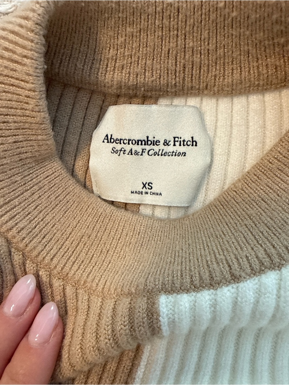A&F Two-Tone Ribbed Crewneck Sweater - Picture 3 of 3